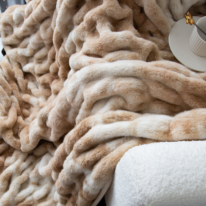 Luxurious Throw Blanket with Soft Faux Fur