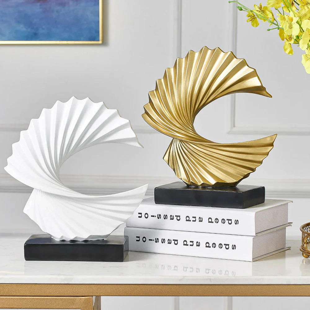 Elegant Crescent Moon Sculpture – Stylish Metal Moon Decorative Figure for Home and Office
