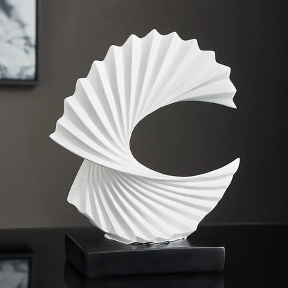 Elegant Crescent Moon Sculpture – Stylish Metal Moon Decorative Figure for Home and Office