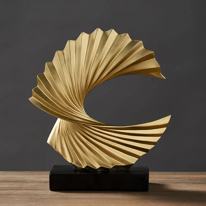 Elegant Crescent Moon Sculpture – Stylish Metal Moon Decorative Figure for Home and Office