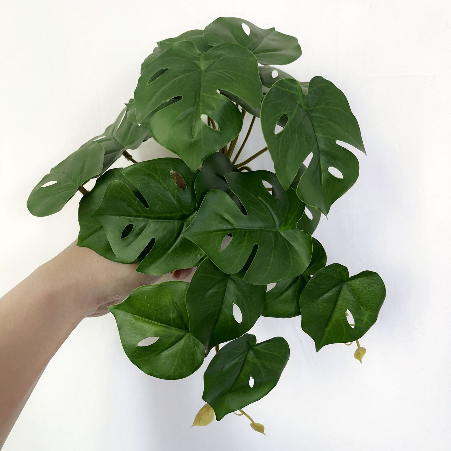 Artificial Hanging Plant for Indoor and Outdoor Use – Natural Décor for Your Home and Garden