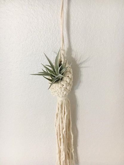 Handcrafted Macramé Plant Hanger in Boho Style – Decorative Hanging Holder for Indoor and Garden Plants