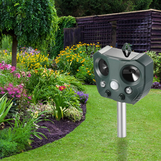 Solar Ultrasonic Animal Repeller – Effective Pest Deterrent for Gardens and Outdoor Areas