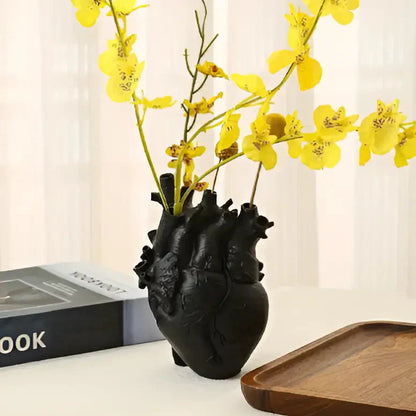 Heart Vase in Greek Style – Elegant Decor for Timeless Aesthetics
