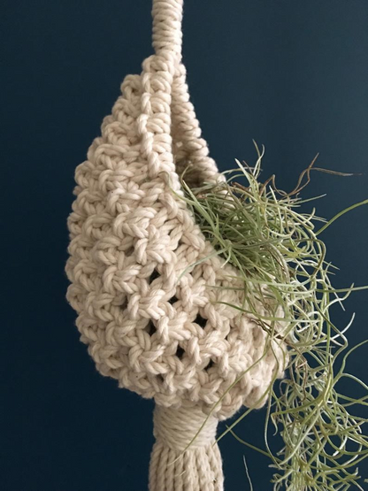 Handcrafted Macramé Plant Hanger in Boho Style – Decorative Hanging Holder for Indoor and Garden Plants