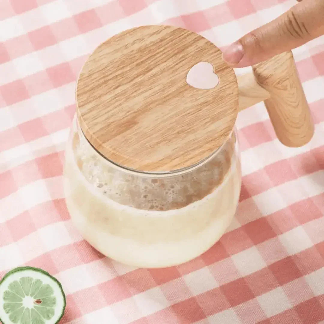 “Self-Stirring Mug in Wood Design – Intelligent Cup”
