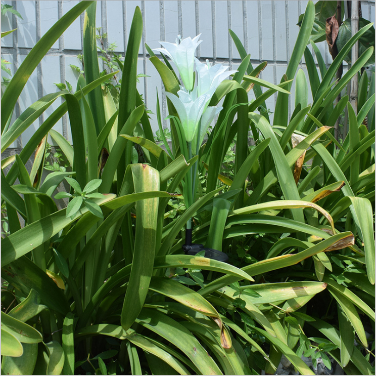 Color-Changing Solar LED Flower Lights – Lily-Shaped Garden Lights with Stake for Outdoor Use