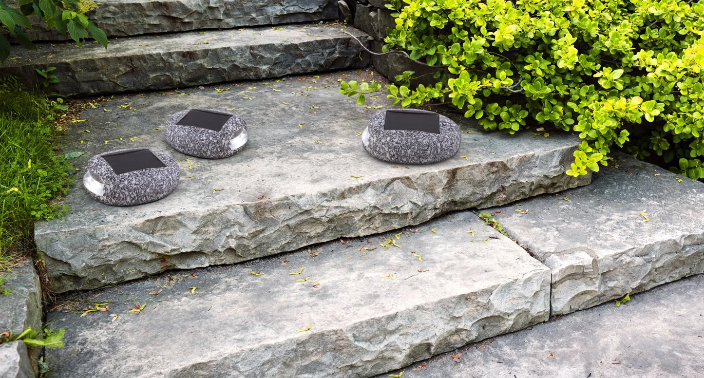 Weatherproof Solar LED Stone Light for Garden Paths – Energy-Efficient Outdoor Lighting in Natural Stone Style