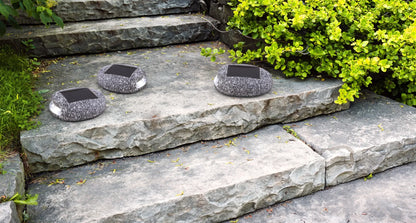 Weatherproof Solar LED Stone Light for Garden Paths – Energy-Efficient Outdoor Lighting in Natural Stone Style