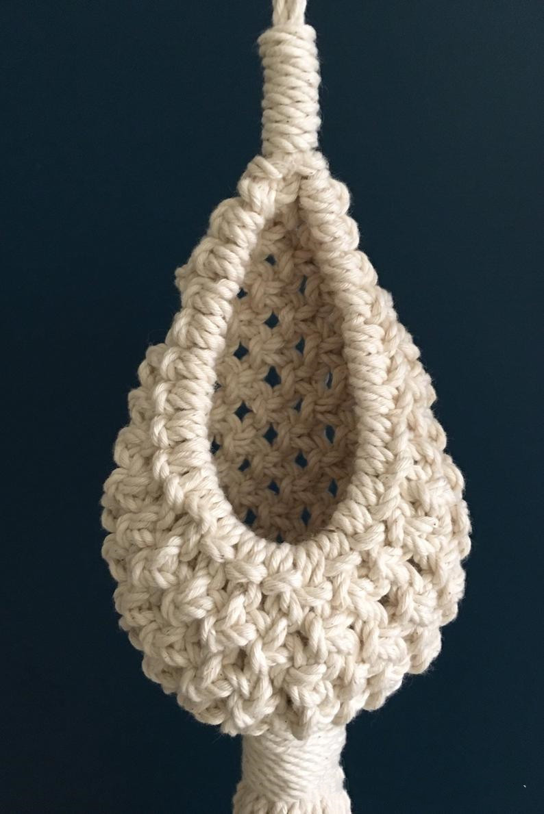 Handcrafted Macramé Plant Hanger in Boho Style – Decorative Hanging Holder for Indoor and Garden Plants