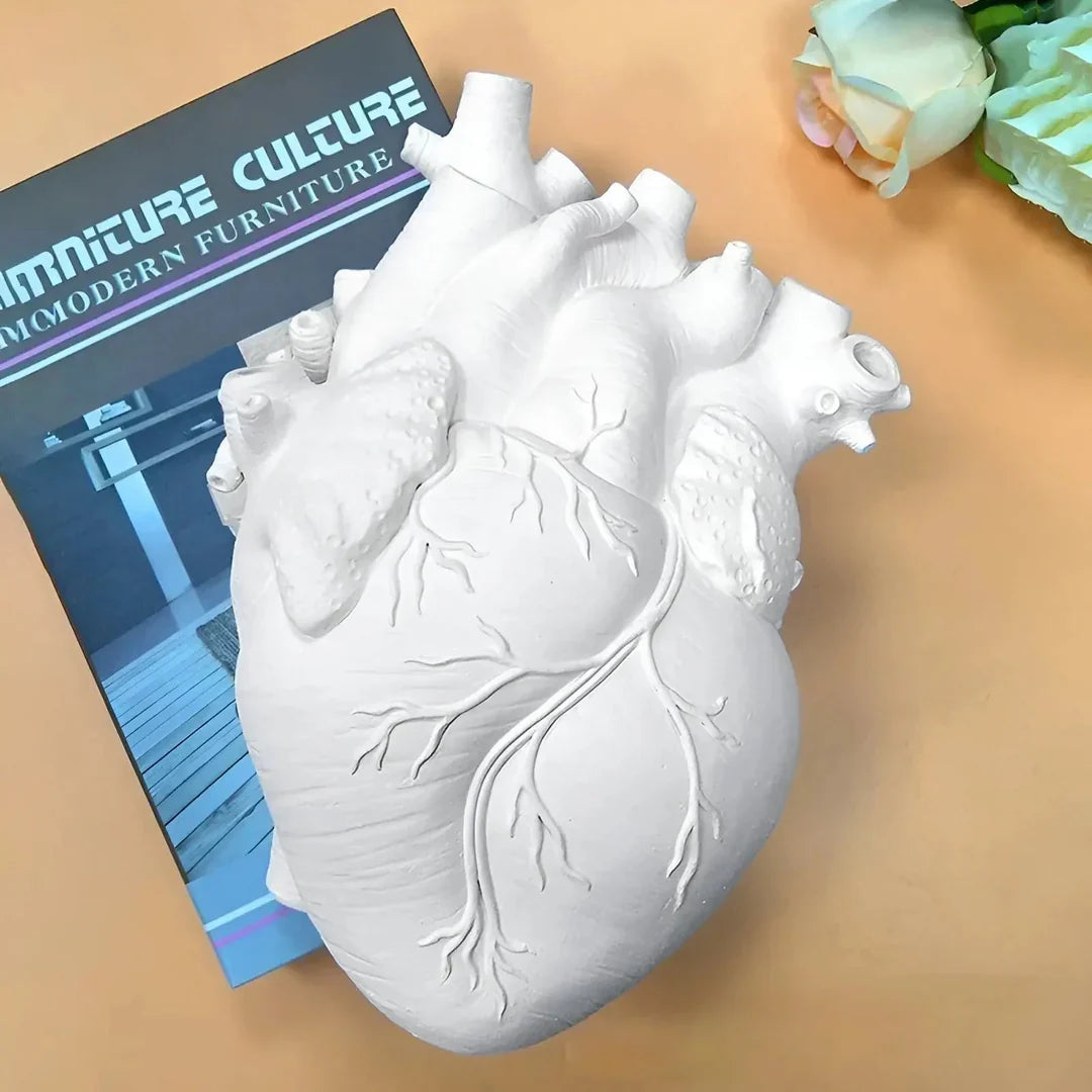 Heart Vase in Greek Style – Elegant Decor for Timeless Aesthetics