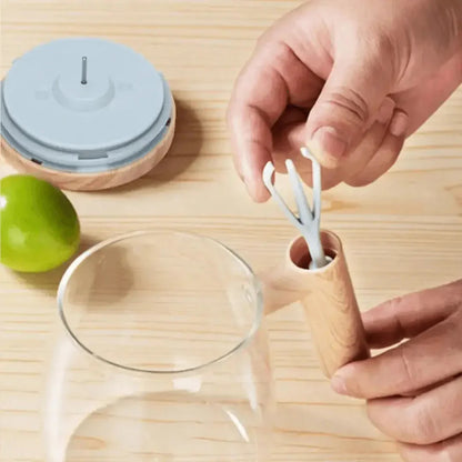“Self-Stirring Mug in Wood Design – Intelligent Cup”