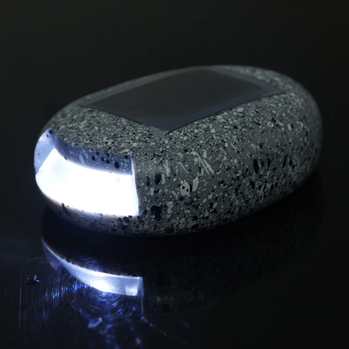 Weatherproof Solar LED Stone Light for Garden Paths – Energy-Efficient Outdoor Lighting in Natural Stone Style