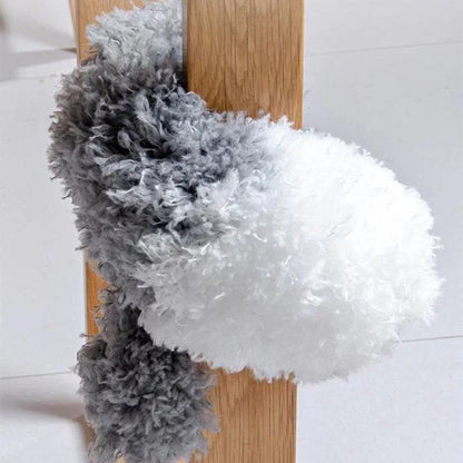 Extendable duster with extension pole – practical dust cleaner for corners and ceilings