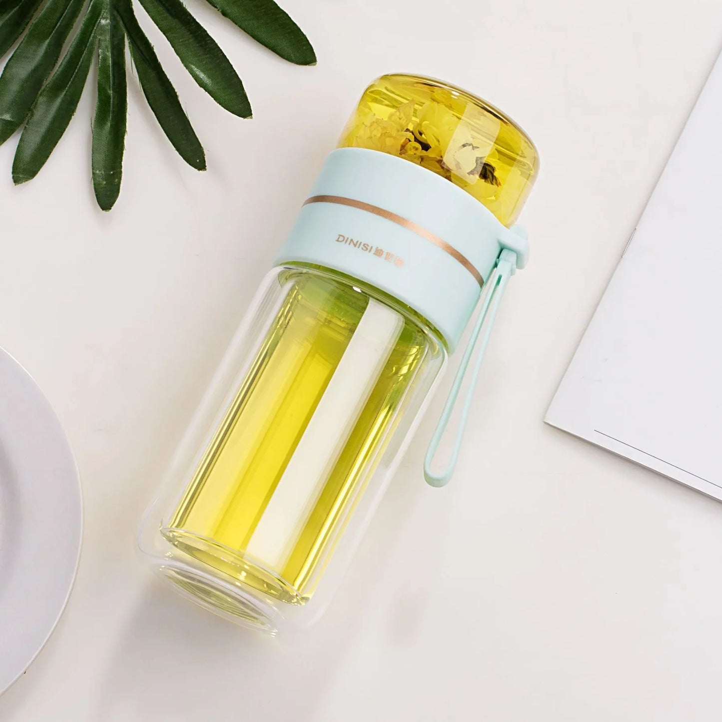 Double-Walled Glass Water Bottle with Tea Infuser and Strainer – Perfect for Tea and Infused Drinks on the Go