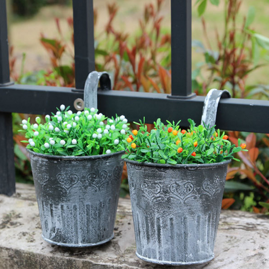 Hanging Metal Planter in Vintage Design – Decorative Flower Pot for Garden and Balcony