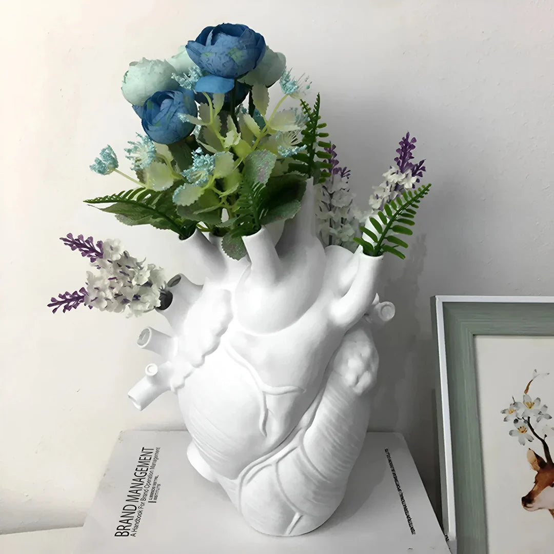 Heart Vase in Greek Style – Elegant Decor for Timeless Aesthetics