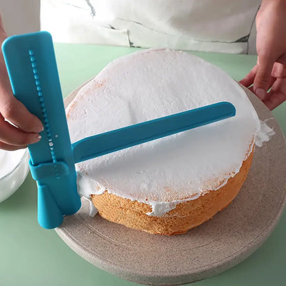 Cake Smoothing Tool for Perfect Spreading and Decorating of Cakes