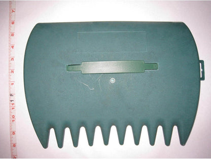 Ergonomic garden grabber – practical tool for collecting leaves and grass