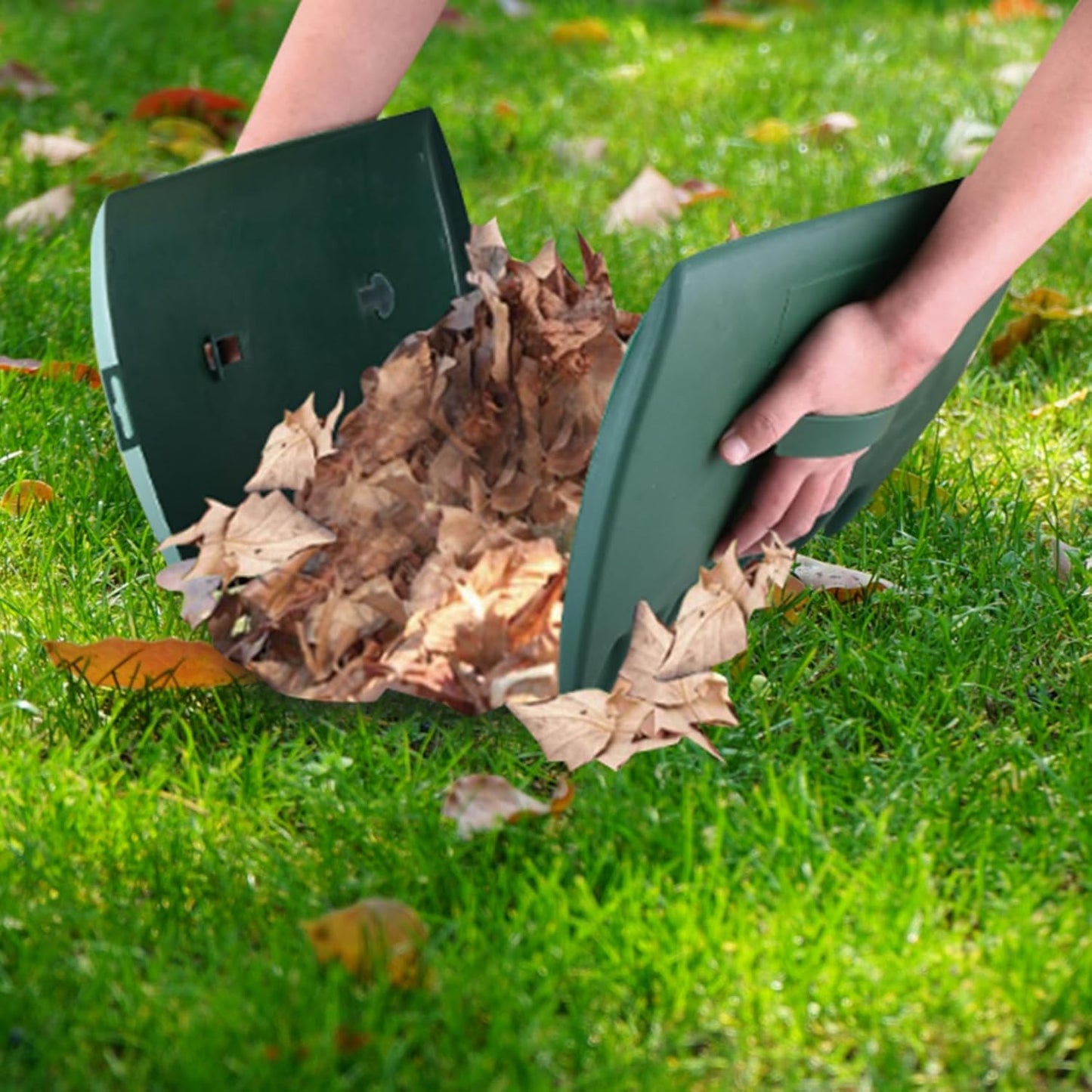 Ergonomic garden grabber – practical tool for collecting leaves and grass