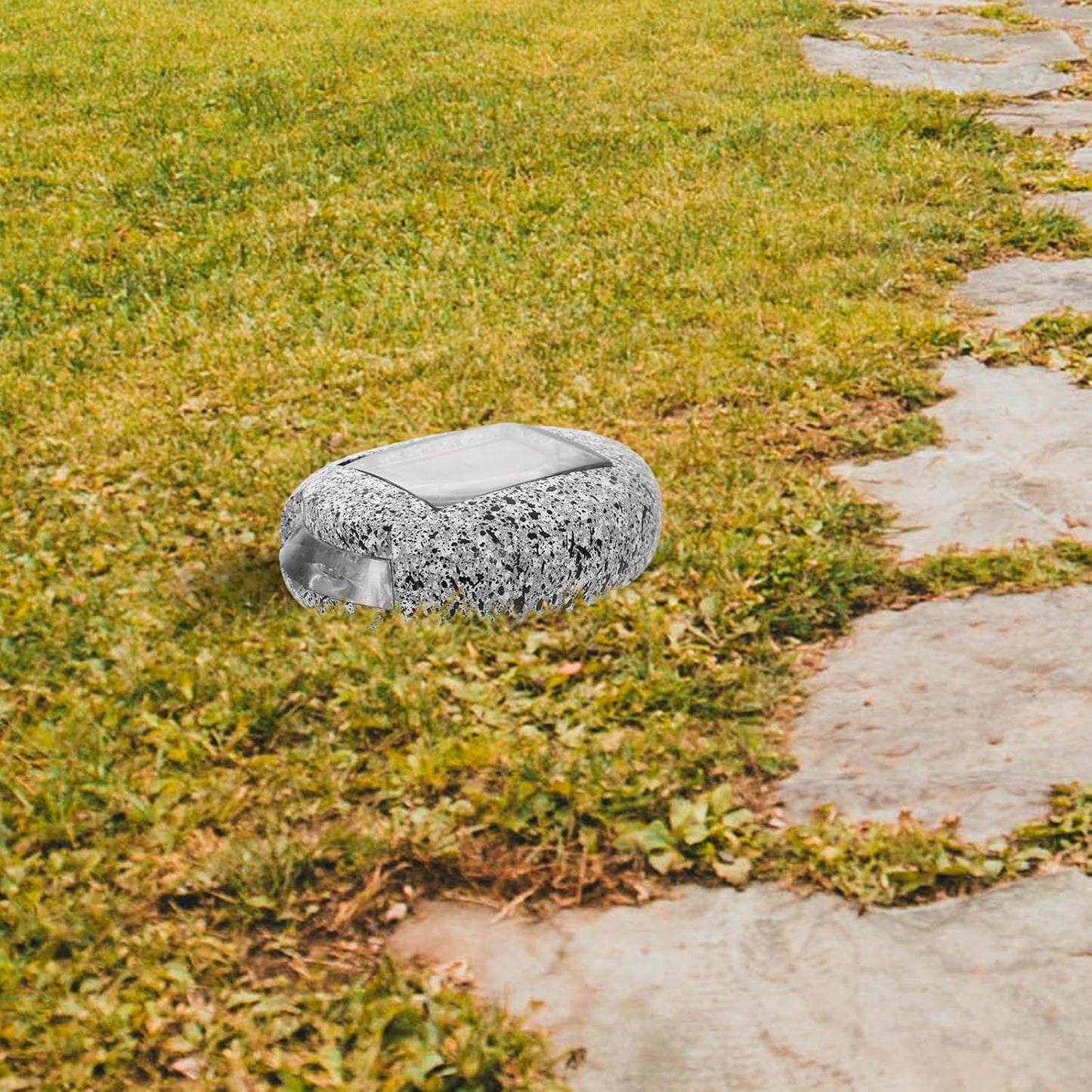 Weatherproof Solar LED Stone Light for Garden Paths – Energy-Efficient Outdoor Lighting in Natural Stone Style