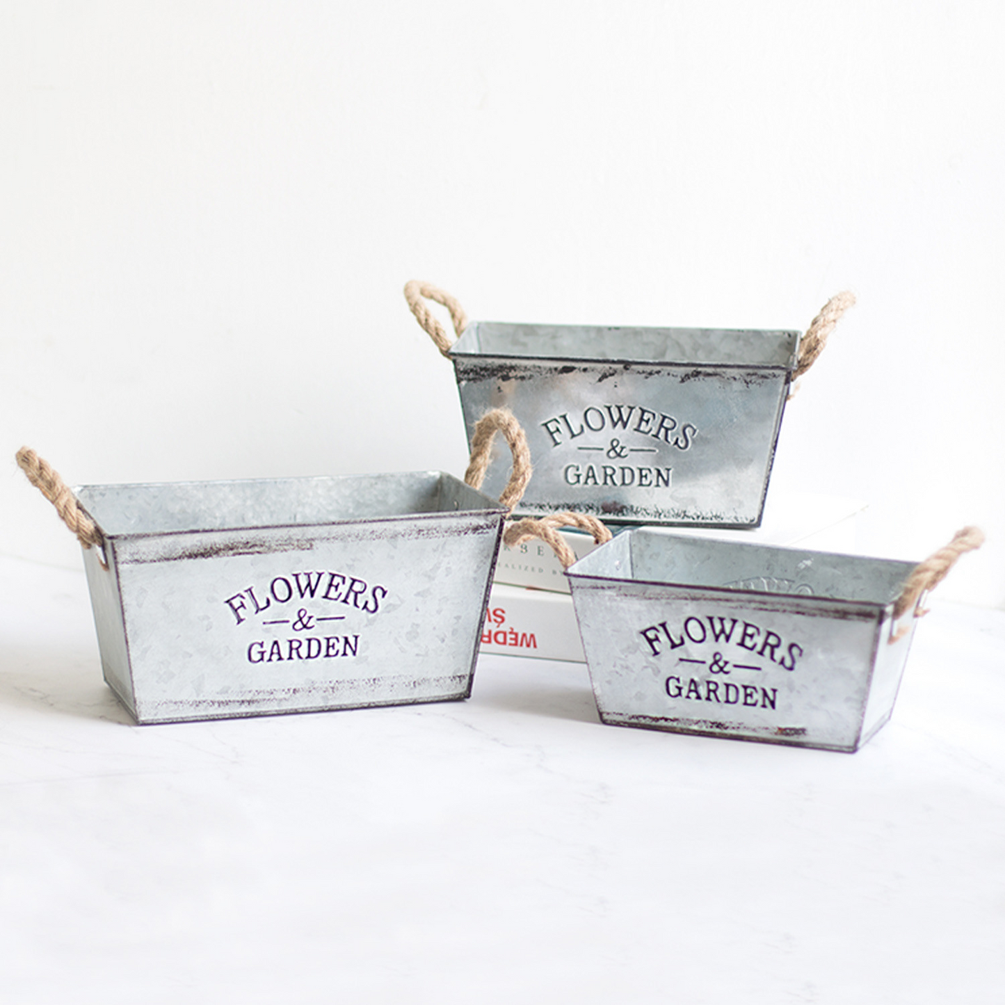 Decorative Metal Planter with Hemp Rope Handles – Durable Garden Container for Plants and Flowers