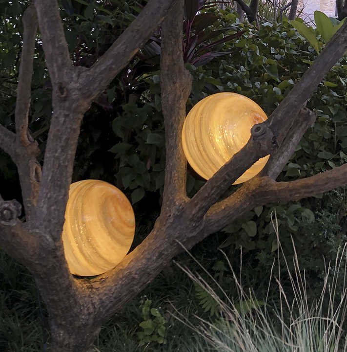 Weather-Resistant LED Garden Globe – Solar-Powered Lawn Light for Outdoor Spaces and Patios
