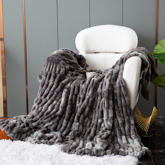 Luxurious Throw Blanket with Soft Faux Fur