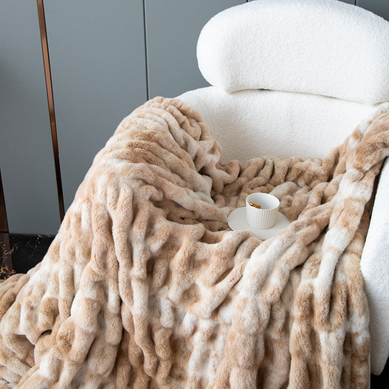 Luxurious Throw Blanket with Soft Faux Fur