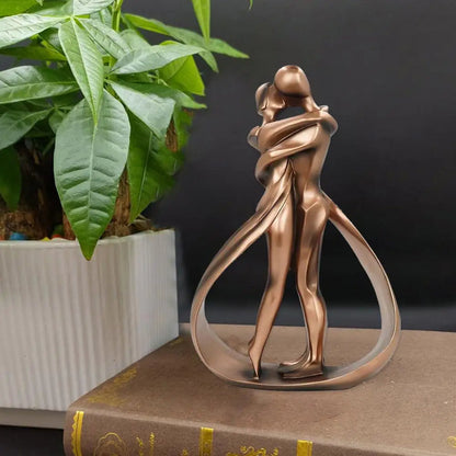 Elegant Couple Sculpture – A Symbol of Eternal Love