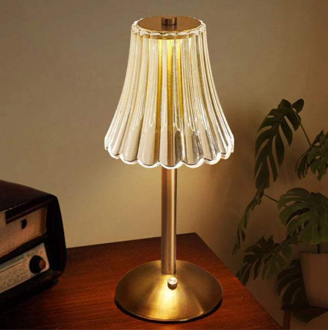 USB LED Desk Lamp in Retro Style – Rechargeable and Practical