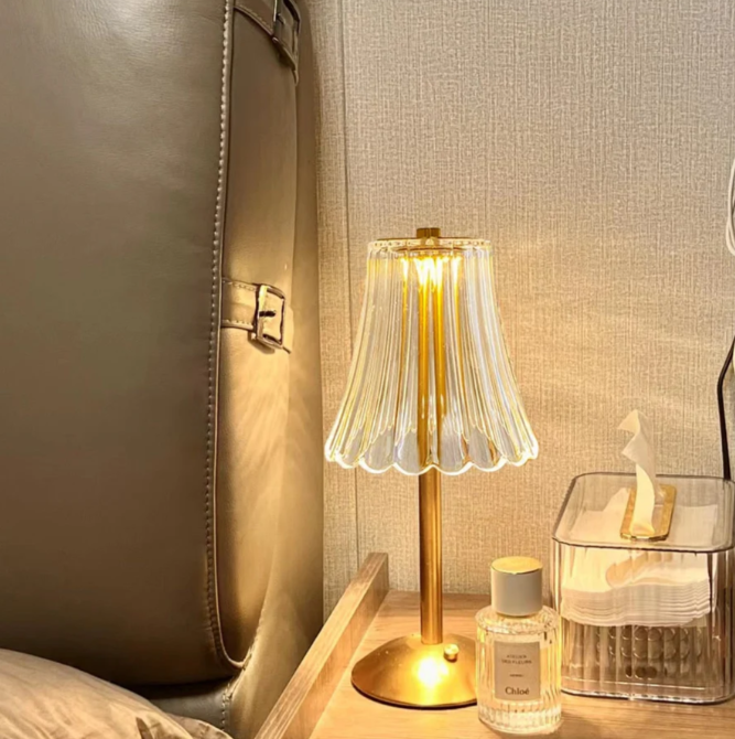 USB LED Desk Lamp in Retro Style – Rechargeable and Practical