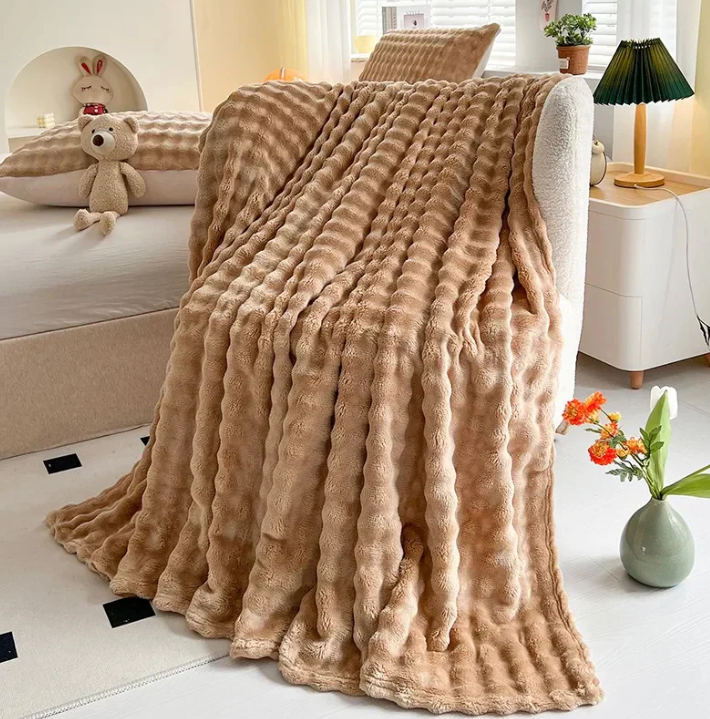 Fluffy Fleece Blanket with Bubble Pattern