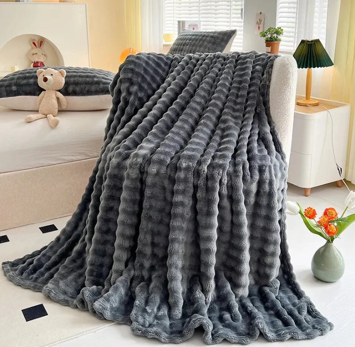 Fluffy Fleece Blanket with Bubble Pattern