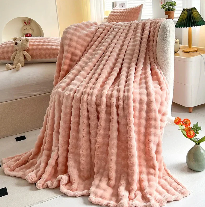 Fluffy Fleece Blanket with Bubble Pattern