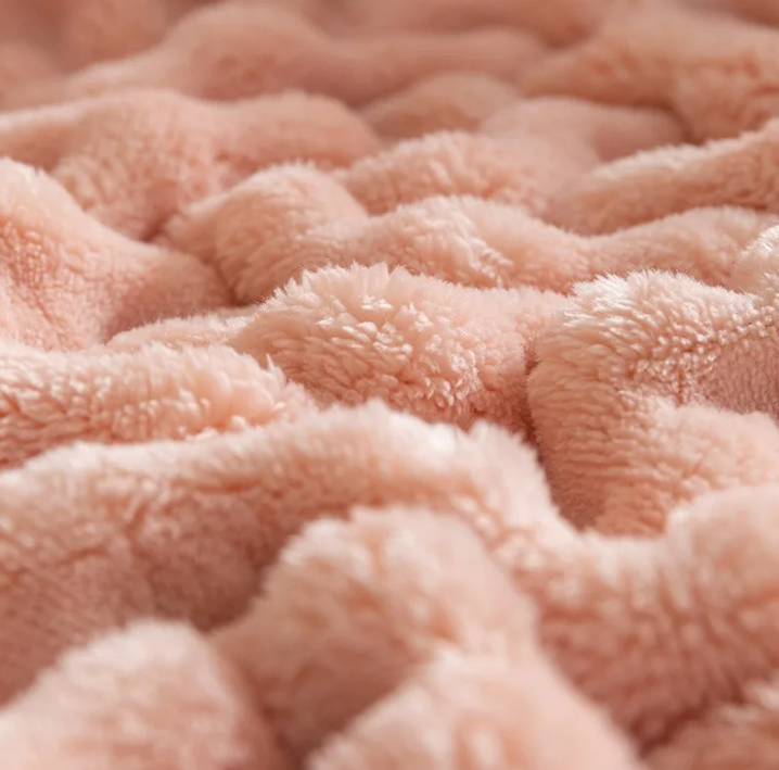 Fluffy Fleece Blanket with Bubble Pattern