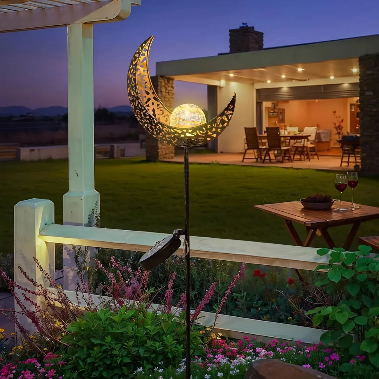 Solar Garden Light Made of Metal – Waterproof LED Lighting in Moon, Flame, Sun, or Star Shape